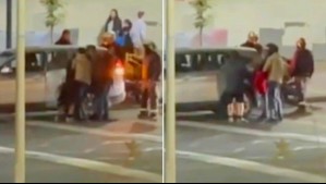 Video muestra momento en que transeúntes socorren a mujer que fue apuñalada a la salida de un cajero automático