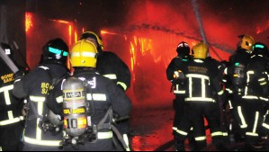 Tragedia en Puente Alto: Encuentran dos cuerpos calcinados tras incendio que consumió una casa