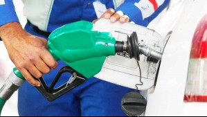 Baja precio de la bencina: Revisa cuántos pesos caerá su valor desde este jueves