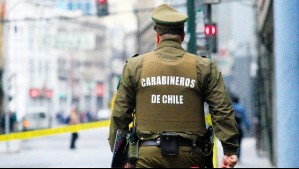 Golpean a carabinero de franco en el centro de Santiago: Defendía a adulta mayor agredida por manifestantes