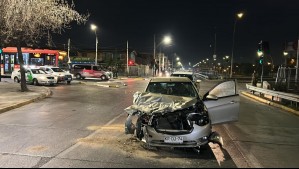 Auto robado protagoniza violento choque en San Miguel: Fue hallada un arma en su interior