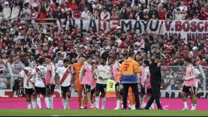 Suspenden partido de River Plate tras caída desde una tribuna de un hincha en Estadio Monumental de Buenos Aires