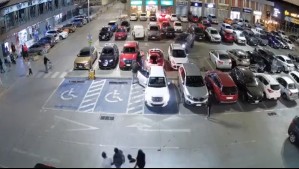 Detienen a dos sujetos por robo de vehículo en Strip Center de Buin: Delincuentes golpearon a la víctima con arma