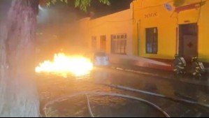 Desconocidos queman vehículo en barrio Yungay: Investigan causas del hecho