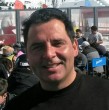 El médico argentino Germán Cipulli falleció luego que intentara rescatar a una vecina que quedó atrapada en un ascensor. El doctor abrió manualmente el aparato, pero cayó al vacío sin explicación alguna.