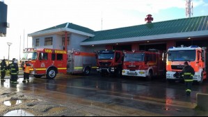 Tipo presuntamente ebrio chocó contra cuartel de Bomberos en Punta Arenas: Debido a los daños no podían salir los carros