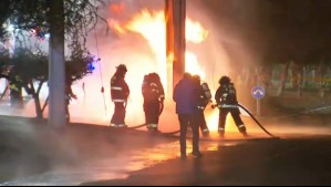 Fuga de gas de cañería subterránea provoca incendio en Avenida La Florida: Anuncian corte de suministro