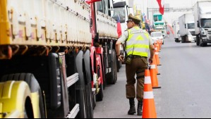 Hombre muere al interior de un camión en Tiltil: Se habría intoxicado tras encender un brasero