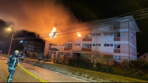 Gigantesco incendio en Punta Arenas: Edificio resulta con daños en el 80% de sus departamentos