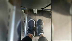 'Me puse la de otra persona por error': El insólito pedido de ayuda de una pasajera que perdió zapatilla en avión