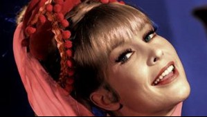 Reaparece 'Mi Bella Genio' a los 91 años: Así posa Barbara Eden junto a 'Sabrina, la bruja adolescente'