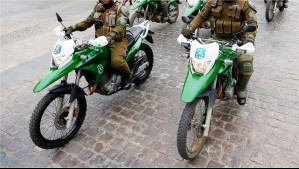 Carabinero resulta herido de gravedad tras caer de su moto durante un operativo en Santiago