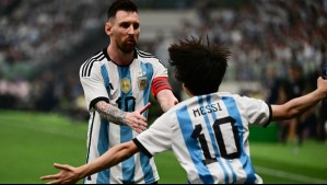 Detienen al hincha que saltó al estadio en Pekín para abrazar a Messi