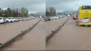 Videos muestran gran inundación en plena Ruta 5 Sur por desborde de río Tinguiririca