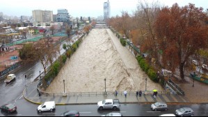 'Vergonzosa imagen': Esta es la foto del río Mapocho que causa impacto durante el sistema frontal