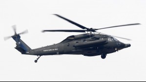 Así actuó el helicóptero Black Hawk de la FACh para rescatar a civiles aislados