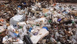 Gobierno dice que se mantendrá cerrada la Ruta 68 por '700 toneladas de basura' en el río Mapocho