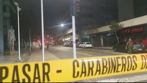 Mujer recibe disparo en una de sus piernas tras balacera fuera de discoteca en Santiago centro