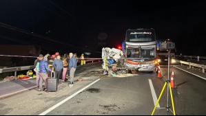 Fatal accidente en Paine: Colisión entre un bus y dos automóviles deja una persona fallecida