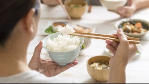 Estudiante encuentra supuesta cabeza de ratón en la comida de su escuela y causa controversia en China
