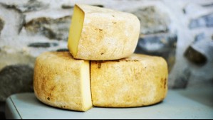 Emiten alerta alimentaria por presencia de bacteria en marca de quesos