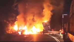 Un conductor murió: Camiones se incendian tras colisionar frotalmente en San Javier