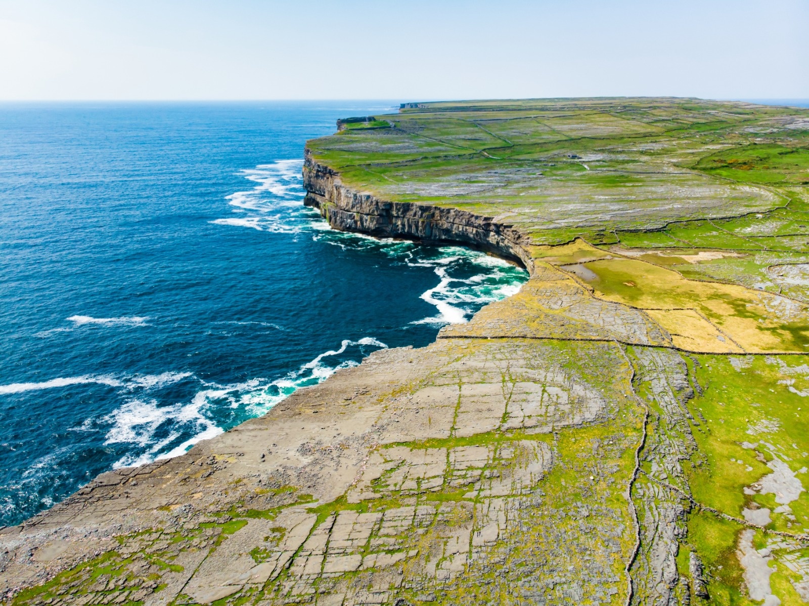 Vista aérea de Inis Mór, Irlanda / Shutterstock