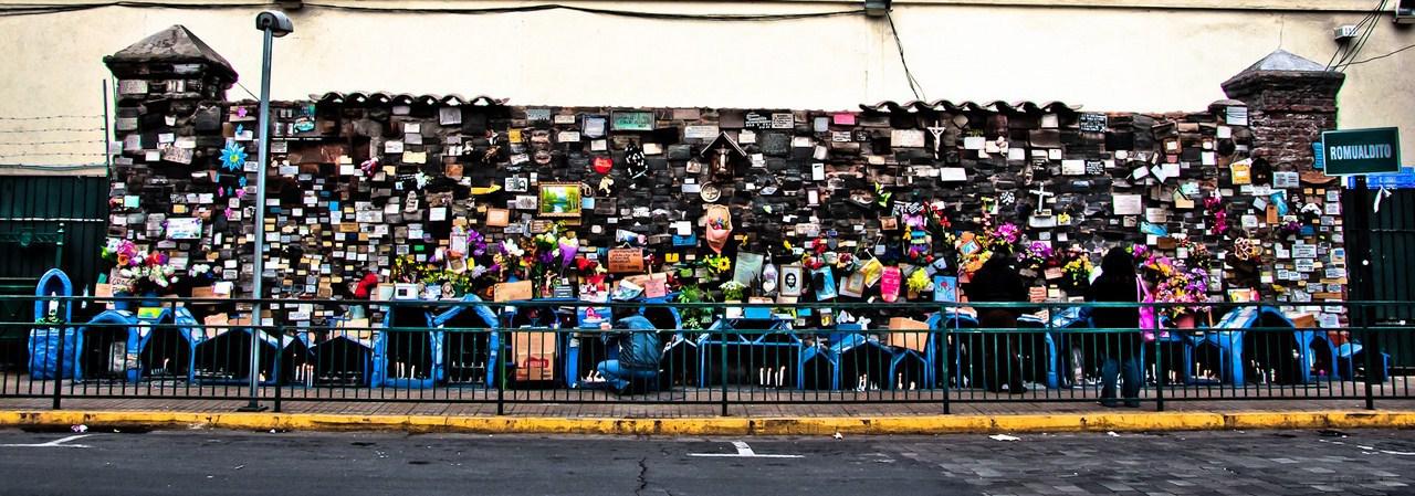 Así es la animita de Romualdito ubicada en Estación Central (Wikipedia)