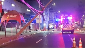 Motociclista muere al chocar con poste en Providencia: Perdió el control producto de la velocidad