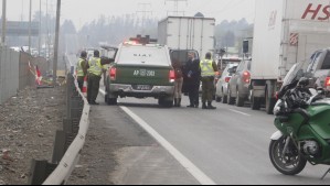 Conductor atropella a una persona y luego es asaltado mientras esperaba a Carabineros: Hay seis menores detenidos