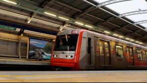 Metro de Santiago restablece su servicio tras corte en Línea 4