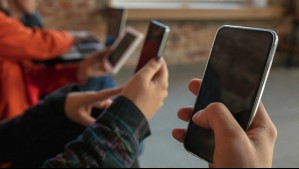 Presentan nuevo proyecto de ley para prohibir uso de celulares en las salas de clases