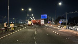 Fatal accidente en la Autopista Central: Chofer de camión muere tras colisionar a vehículo de limpieza