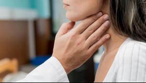 Ansiedad, cambios en el peso y más: Estas son las señales de los problemas a la tiroides en mujeres