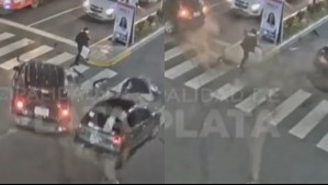 Se salvó de milagro: Video capta a mujer que quedó en medio de brutal choque en Argentina