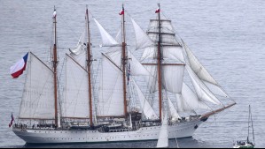 'Nos obligó a efectuar una maniobra velera': Video muestra a la Esmeralda enfrentar repentino temporal