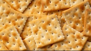 ¿Por qué las galletas saladas tienen unos pequeños agujeros?