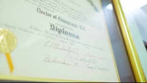 Estaba moroso y su universidad no lo dejaba rendir examen de título: Corte falló a su favor y ahora podrá hacerlo