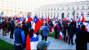 Masiva manifestación afuera de La Moneda: Protestan contra el Gobierno del Presidente Gabriel Boric