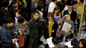 Tras no conseguir trabajo: Jóvenes chinos son contratados por sus padres para ser 'hijos a tiempo completo'