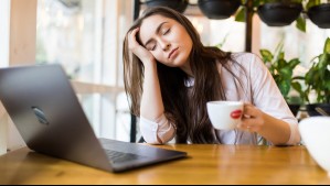 ¿Dormiste bien y sigues cansado? Los 4 hábitos que podrían explicar por qué te sientes fatigado
