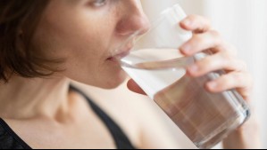 'Tomó cuatro botellas en 20 minutos': Madre muere tras intoxicarse por beber mucha agua