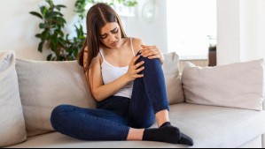 ¿Estás acostado y se adormecen tus piernas? Así puedes evitar esa extraña sensación