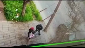 Video muestra el momento del robo contra una funcionaria de Carabineros que resultó herida a bala: Hay un detenido