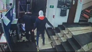Video muestra a guardias de seguridad que capturan a sujeto que intentó robar oficinas de Codelco