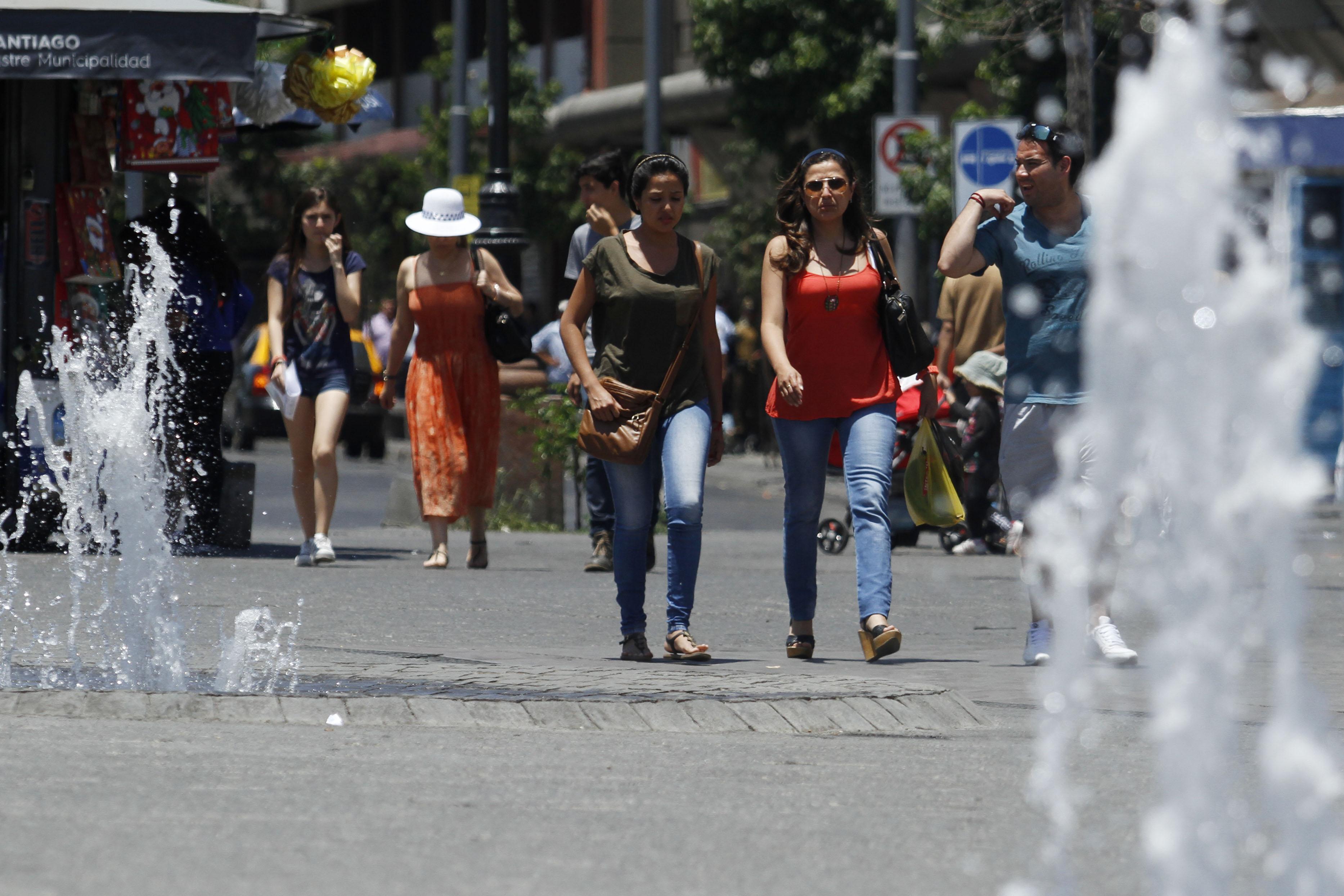 Altas temperaturas en Santiago / Imagen referencial Aton