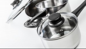 ¿Por qué no debo guardar ollas y sartenes en el horno?