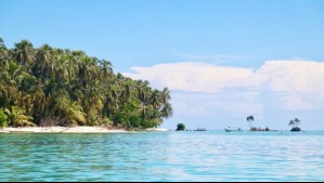 Chilenos emigraron a isla en Panamá para tener su propio emprendimiento de buceo: Compraron terreno por 2.380 UF