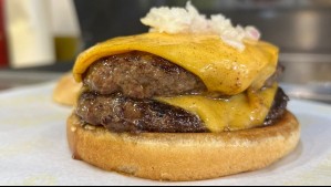 ¿Cómo emprender en Chile?: La historia de 'Doble Queso', la marca que busca reivindicar lo simple de una hamburguesa