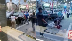 Video muestra detención ciudadana: Sujetos intentaron robar auto en servicentro pero conductora recibió ayuda